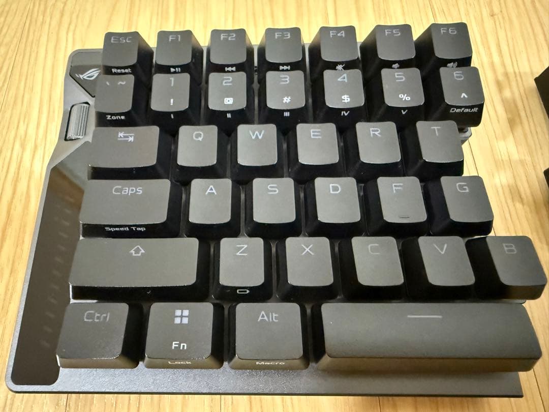 ROG Falcata 磁気ゲーミングキーボード