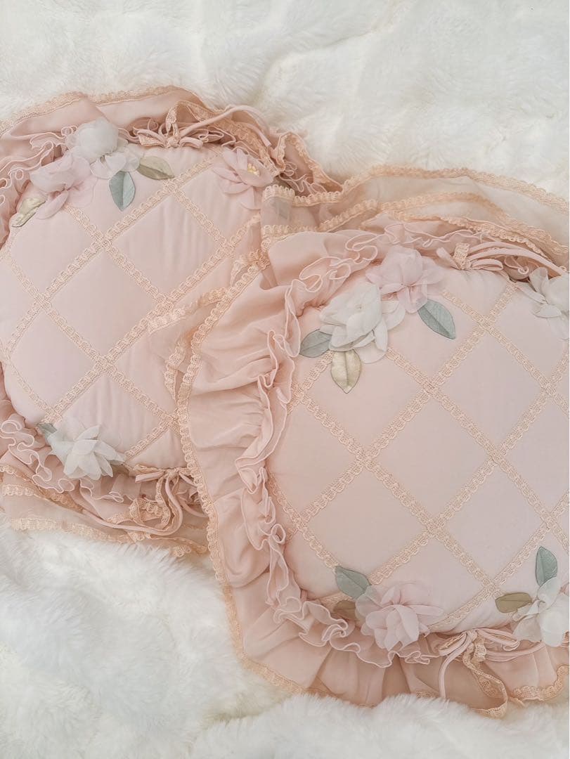 新品未使用さえらベルパーチフリフリのフリル付きピンク円形クッション約45cm