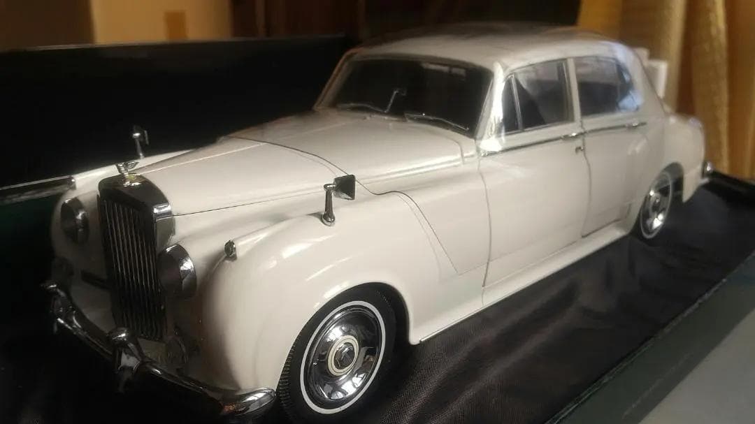 BAEミニチャンプス 1/18 ベントレー S2 リムジン 1954