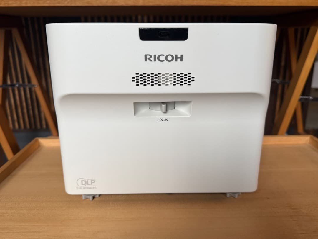 RICOH PJ WX4152N 超短焦点プロジェクター