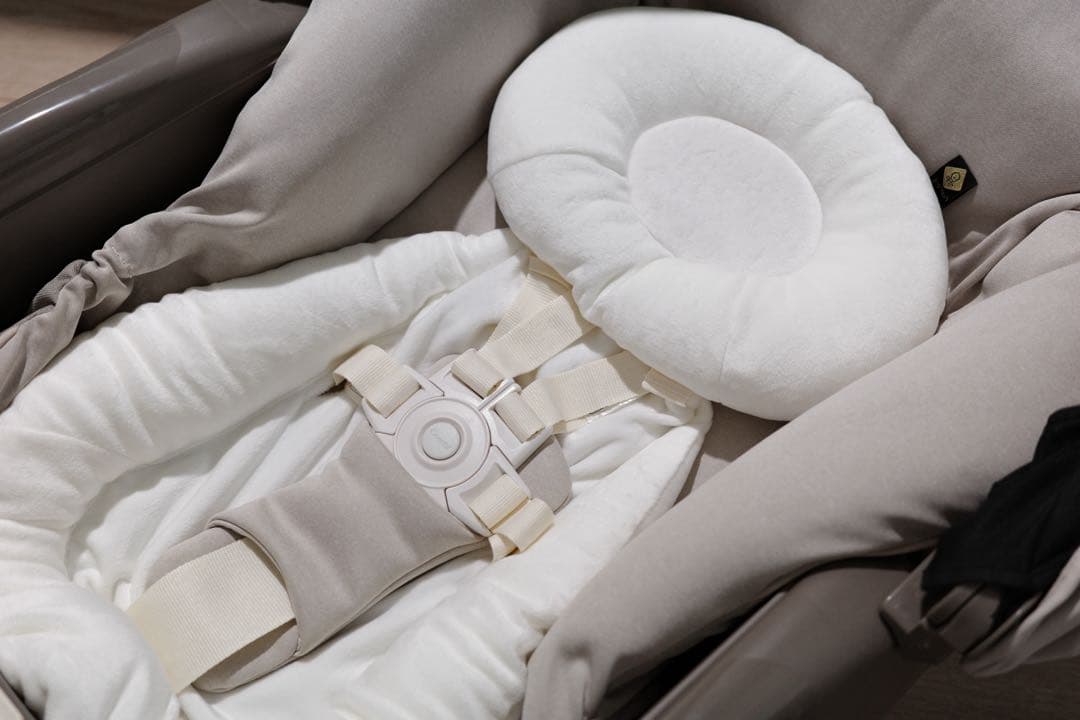 【ほぼ新品】コンビ ホワイトレーベル ネムリラ コードレス