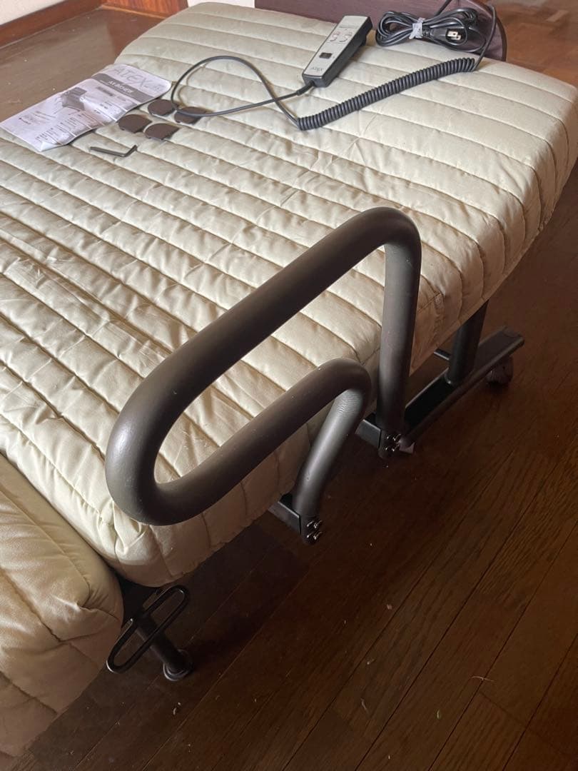 送料込み　アテックス社　電動ベッド