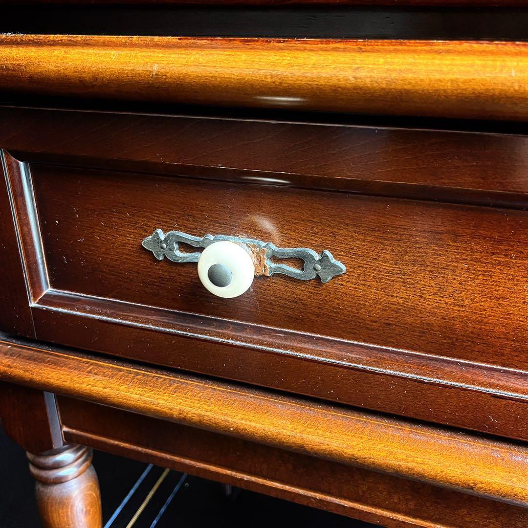 取付無料！飛騨産業キツツキ キュリオケース 洋風アンティーク飾り棚 食器棚✨