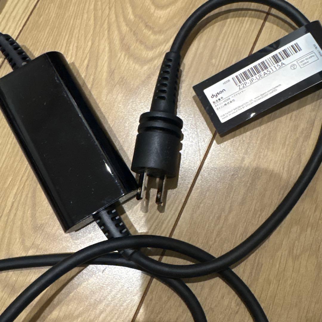 ダイソンドライヤー　HD08