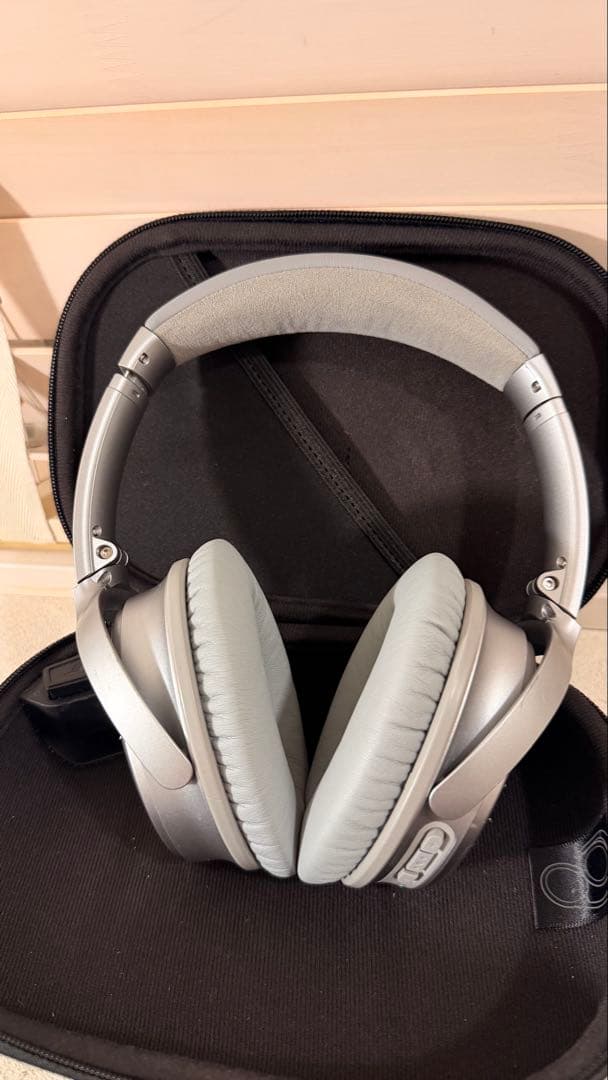 Bose ワイヤレスヘッドホン シルバー QC35 ノイキャン