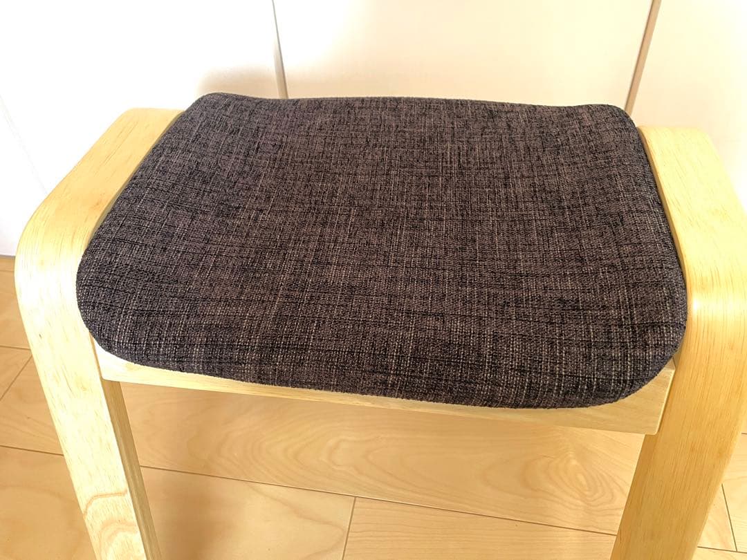 収納に場所を取らない 木製スタッキングスツール4脚セット