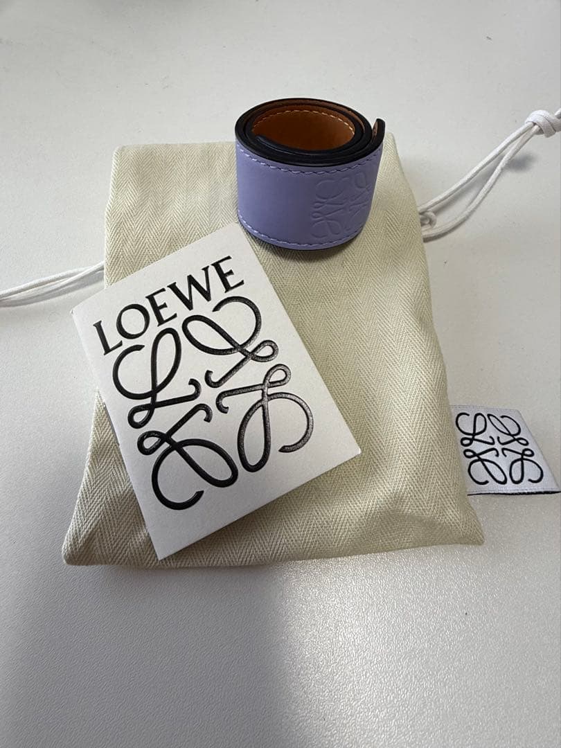 LOEWE ラベンダー レザー バングル
