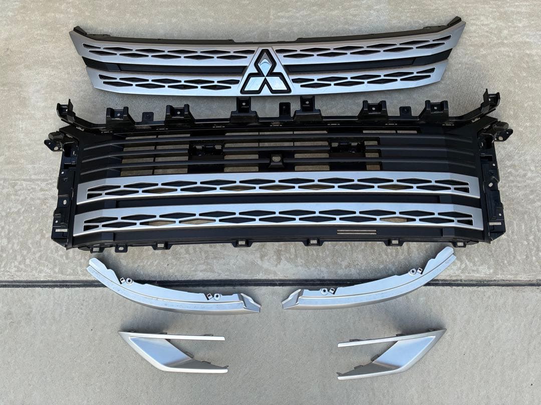 デリカ フロントグリルセット(送料込)