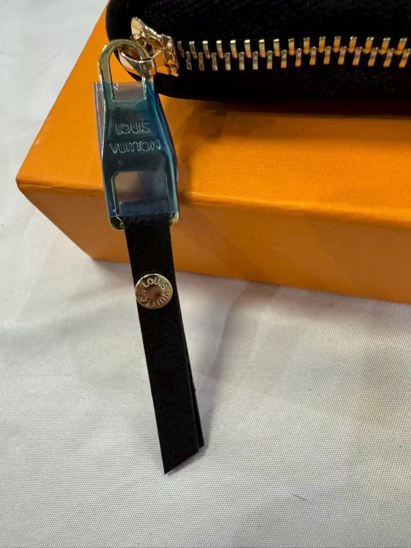 【匿名送料込み】 ファスナー 長財布 ブラック