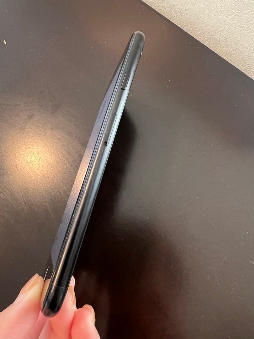 iphone se 第2世代 64GB 美品 ブラック