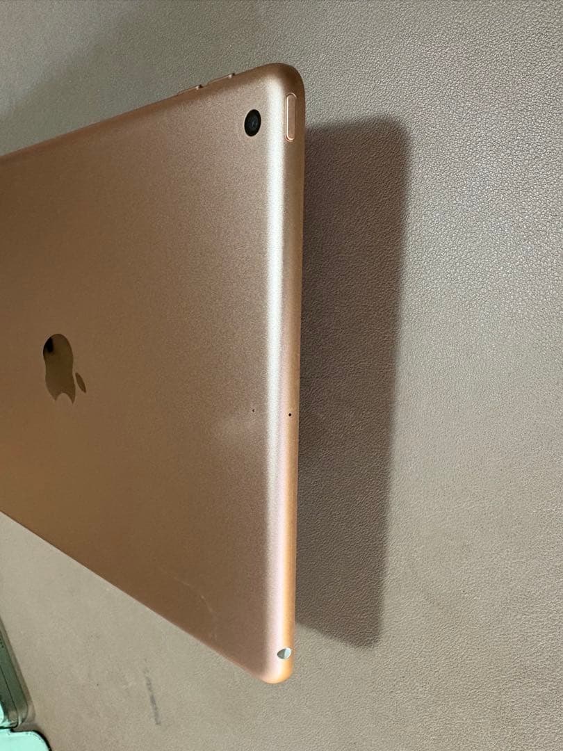 Apple iPad 10.2インチ 第8世代　ゴールド　32GB