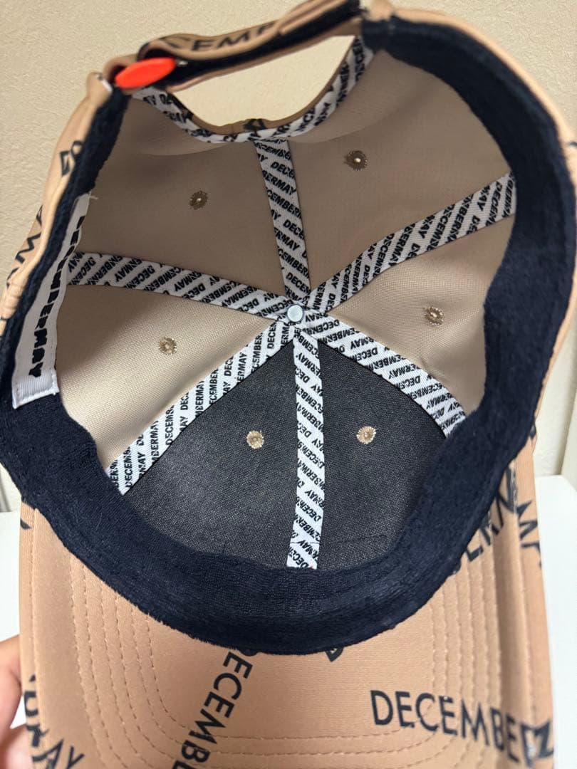 DECEMBERMAY ロゴキャップ