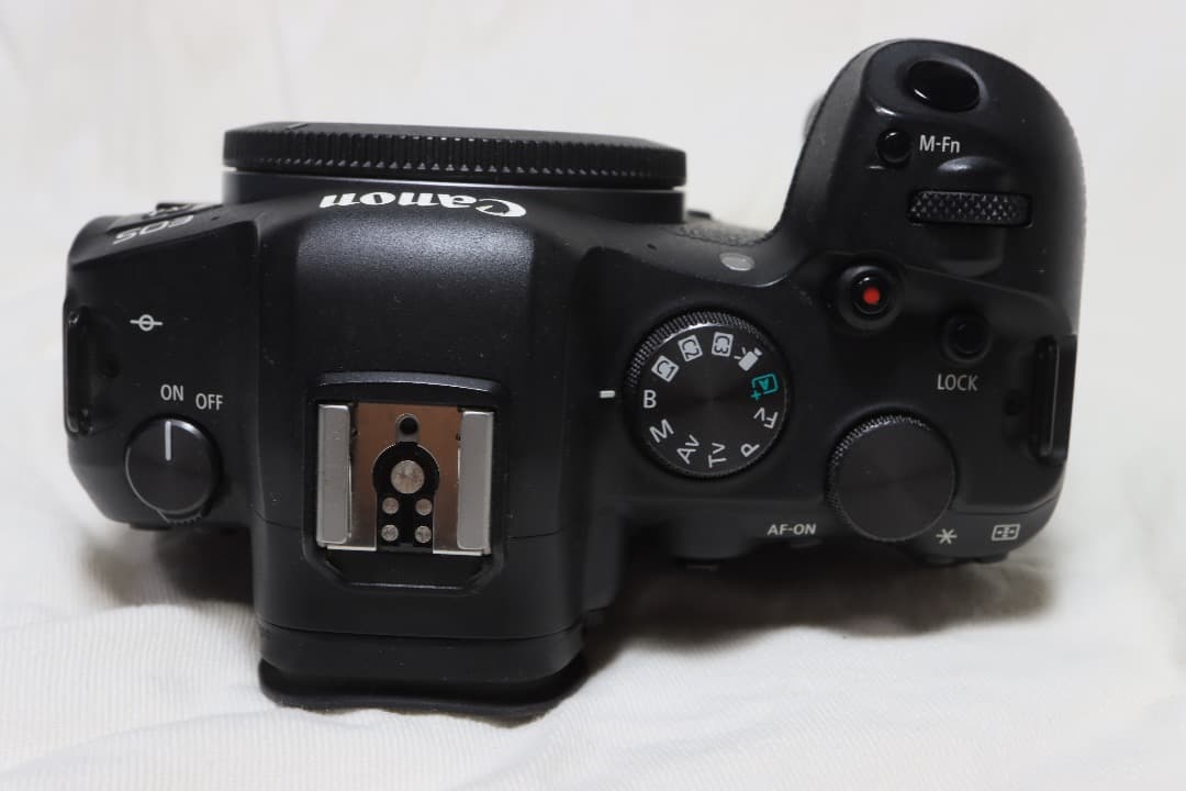 値下げCanon EOS R6 本体と付属品（バッテリは2個）　5600枚撮影