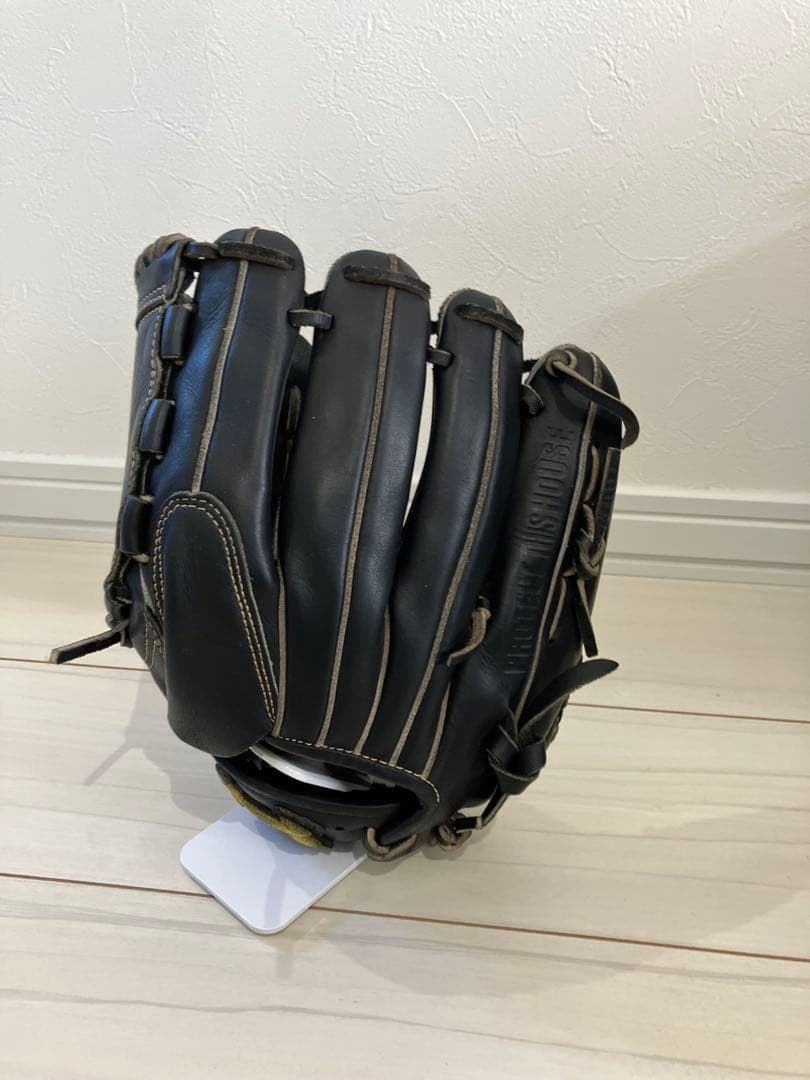 ゆ*じ様 Under Armour 硬式グローブ 黒