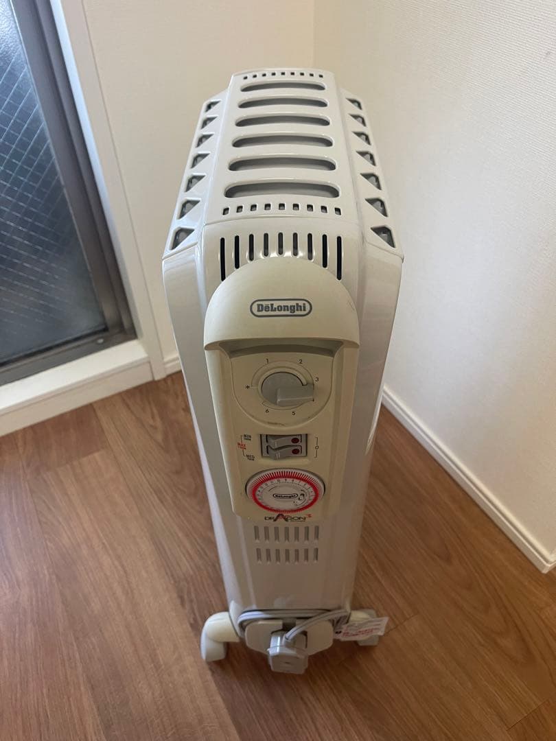 デロンギ　オイルヒーター　D071249EFS
