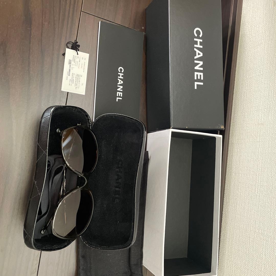 CHANEL バタフライシェイプサングラス