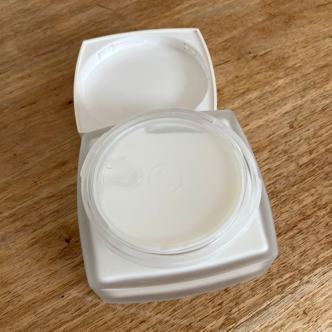 CHANEL ボディクリーム ホワイト