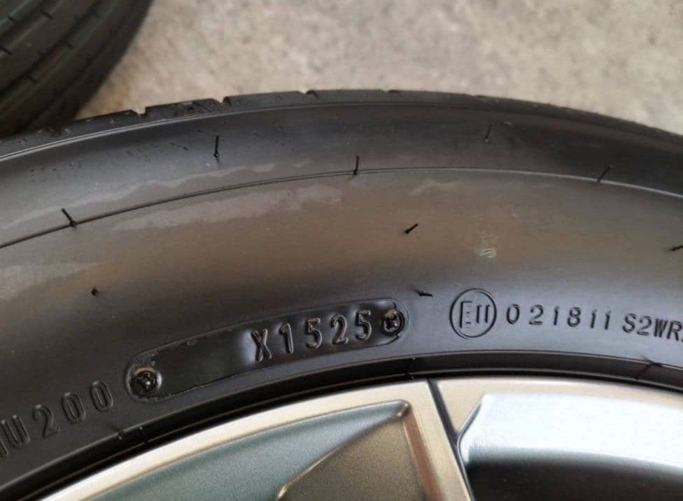 は*し様 レクサス　LBX　リラックス　純正18インチ　タイヤホイール　新車外し