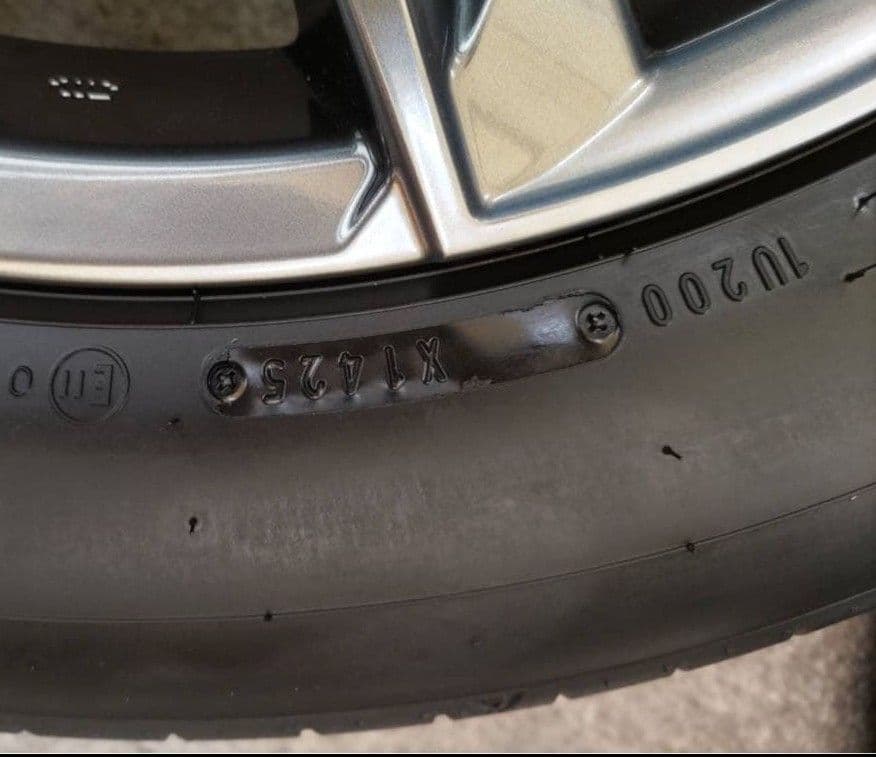 は*し様 レクサス　LBX　リラックス　純正18インチ　タイヤホイール　新車外し