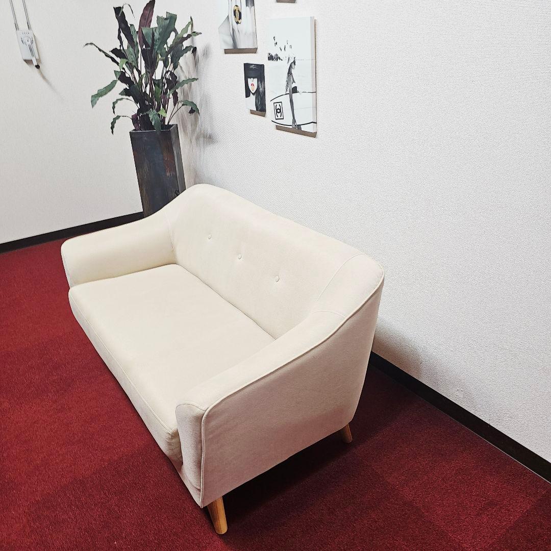 東京23区内送料無料のエレガントなソファ。