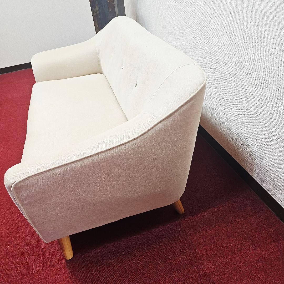 東京23区内送料無料のエレガントなソファ。