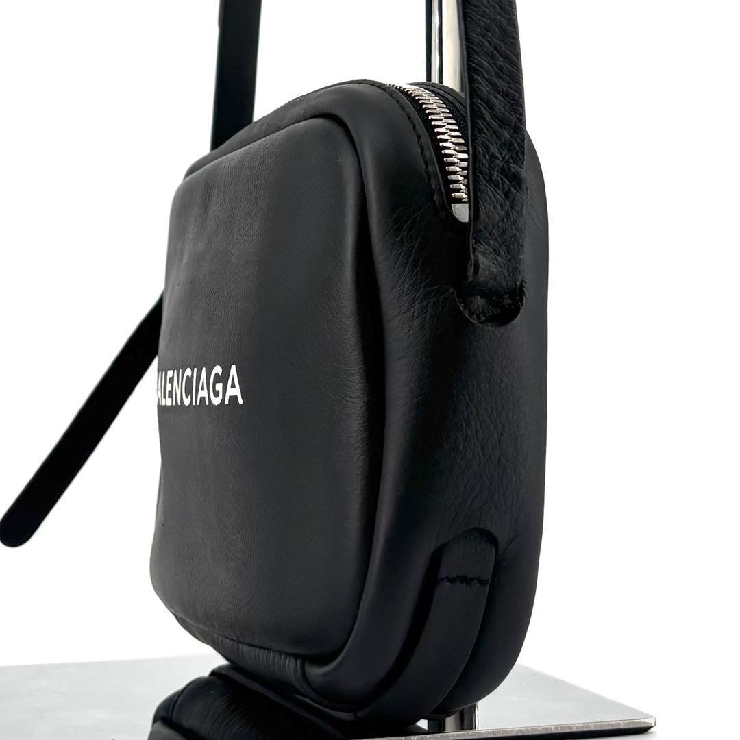 バレンシアガ エブリデイ カメラバッグ ショルダー XS ブラック
