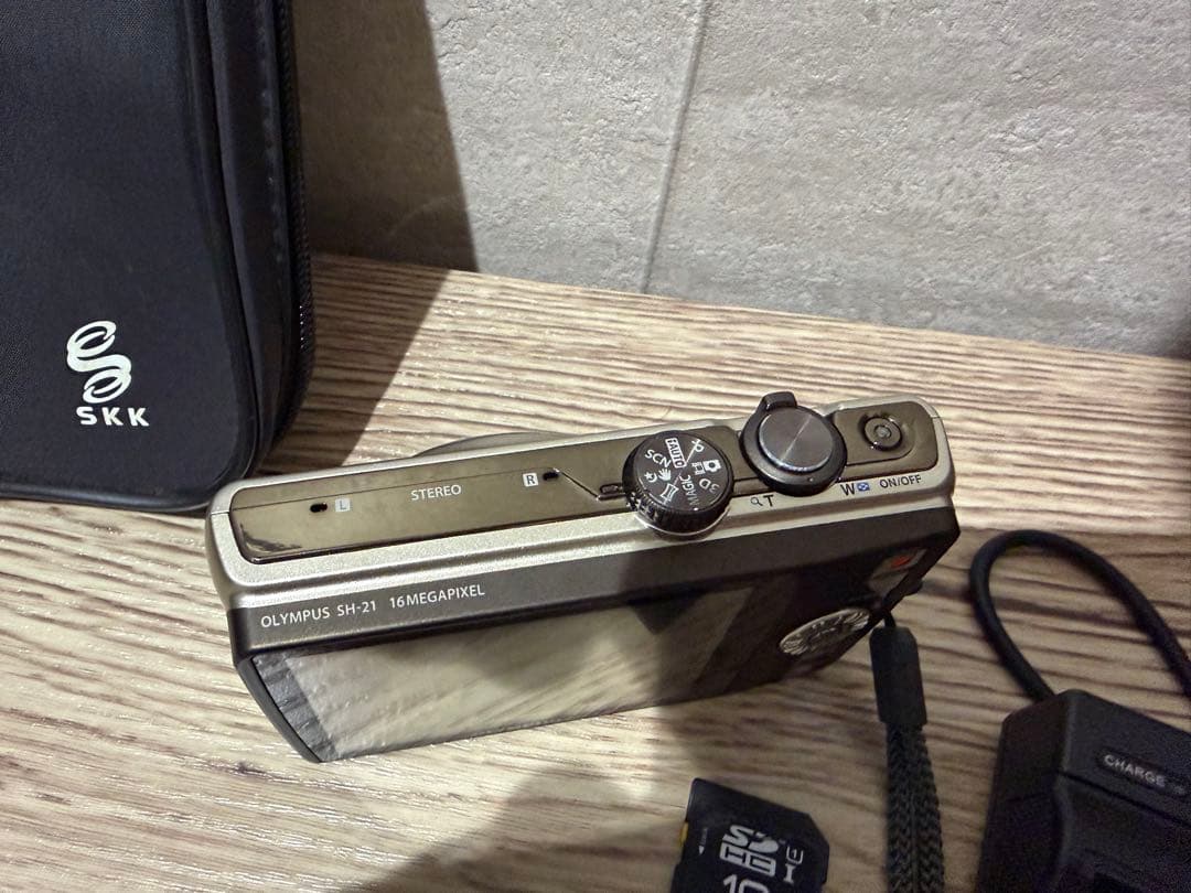 【送料無料】OLYMPUS SH-21 カメラ 美品