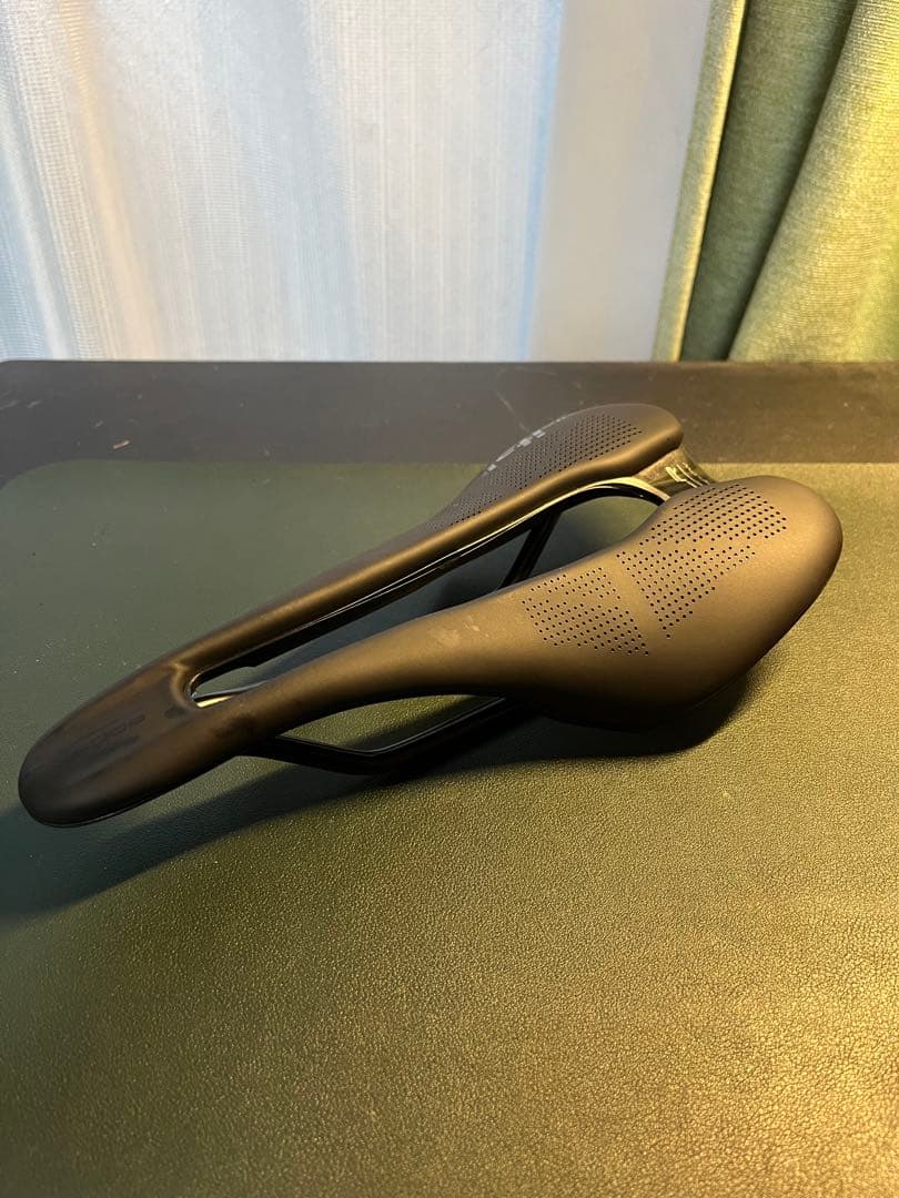 italia SLR Superflow サドル ブラック