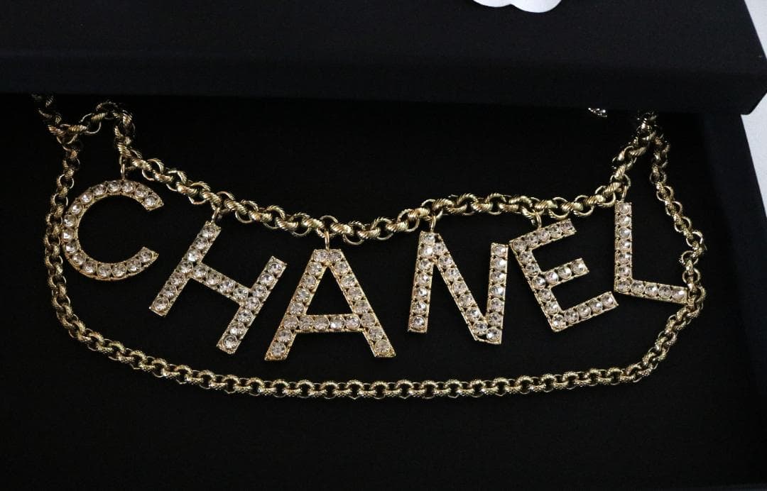 【美品】❤️CHANEL ❤️ゴールドトーンクリスタルのCCロゴチェーンベルト