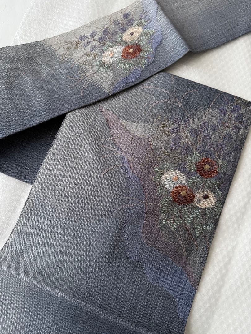 N34 美品 手織り真綿紬 万寿菊模様織出し 正絹 名古屋帯 ブルーグレー 暈し
