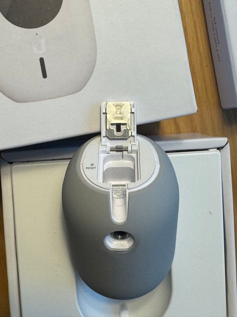 防犯カメラ Unifi G4 instant