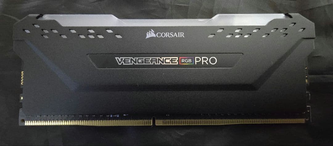 Corsair DDR4 3200Mhz 32GB メモリ （8GBx4）