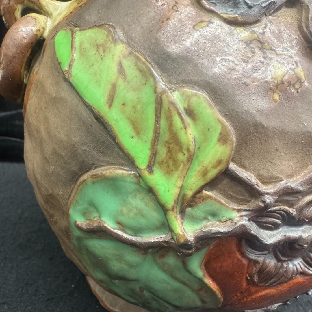 希少！鍋島焼幾平作 盛上彩釉 柿絵彫浮彫 双耳 花瓶