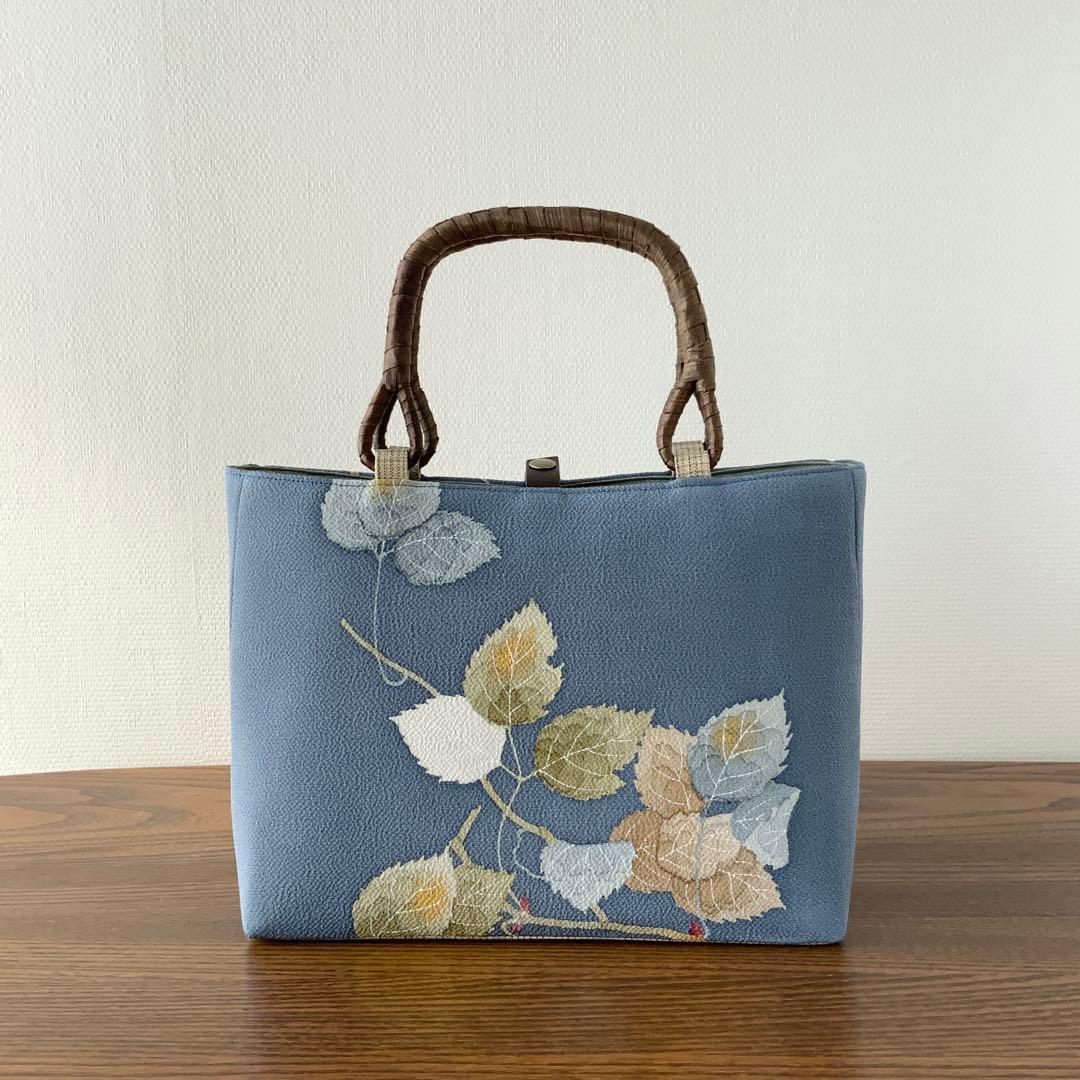 鬼しぼ縮緬　薄縹色に手描きの葉文　リメイク　胡桃皮ハンドルバッグ　浅型マチ広め
