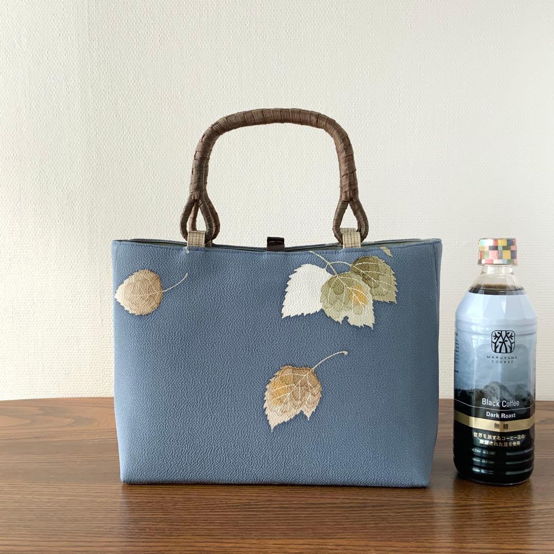 鬼しぼ縮緬　薄縹色に手描きの葉文　リメイク　胡桃皮ハンドルバッグ　浅型マチ広め