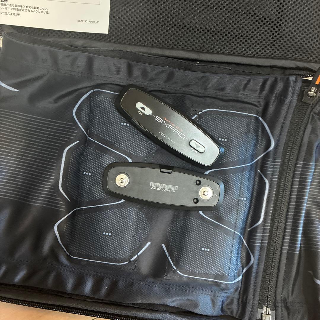 ケ*ー様 【美品】SIXPADパワースーツ M