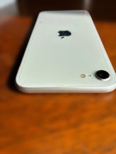 iPhone SE 第3世代　スターライト