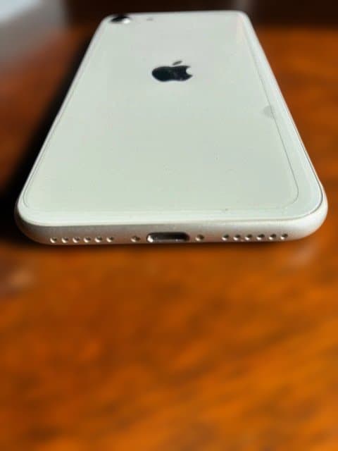 iPhone SE 第3世代　スターライト