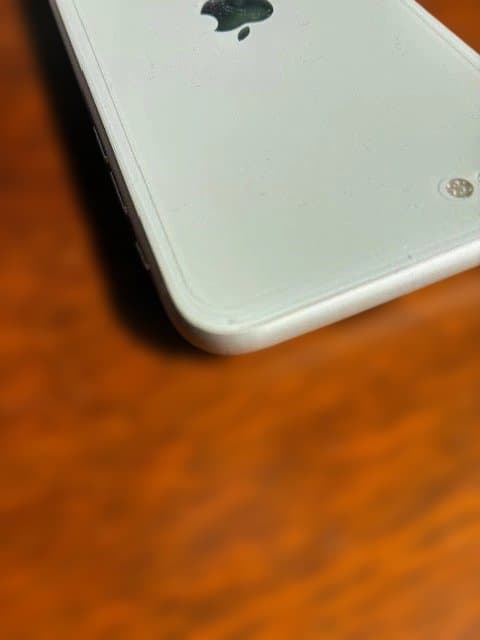 iPhone SE 第3世代　スターライト