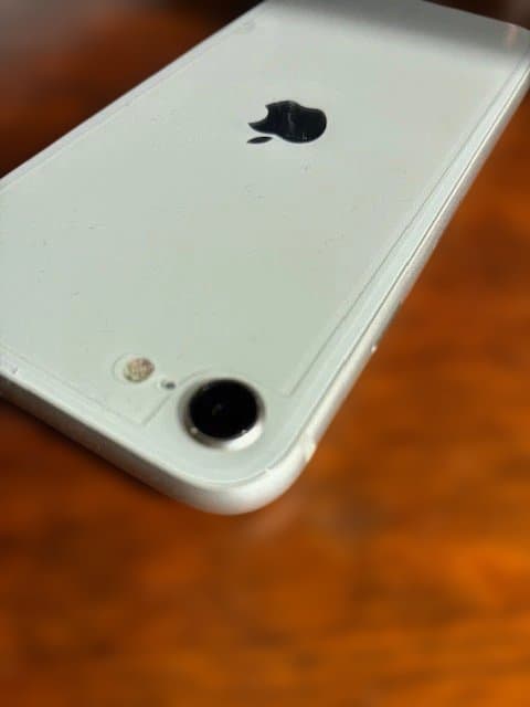 iPhone SE 第3世代　スターライト