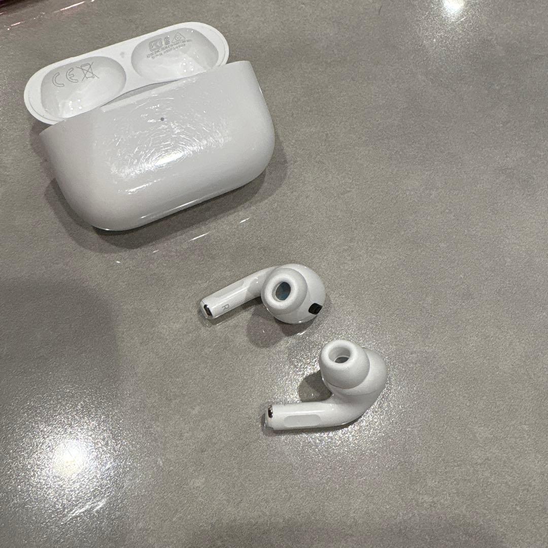 AirPods Pro 本体 ホワイト 充電ケース付き　ライトニング端子
