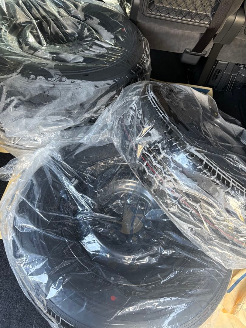 ハイエースワゴン　タイヤ　新車外し