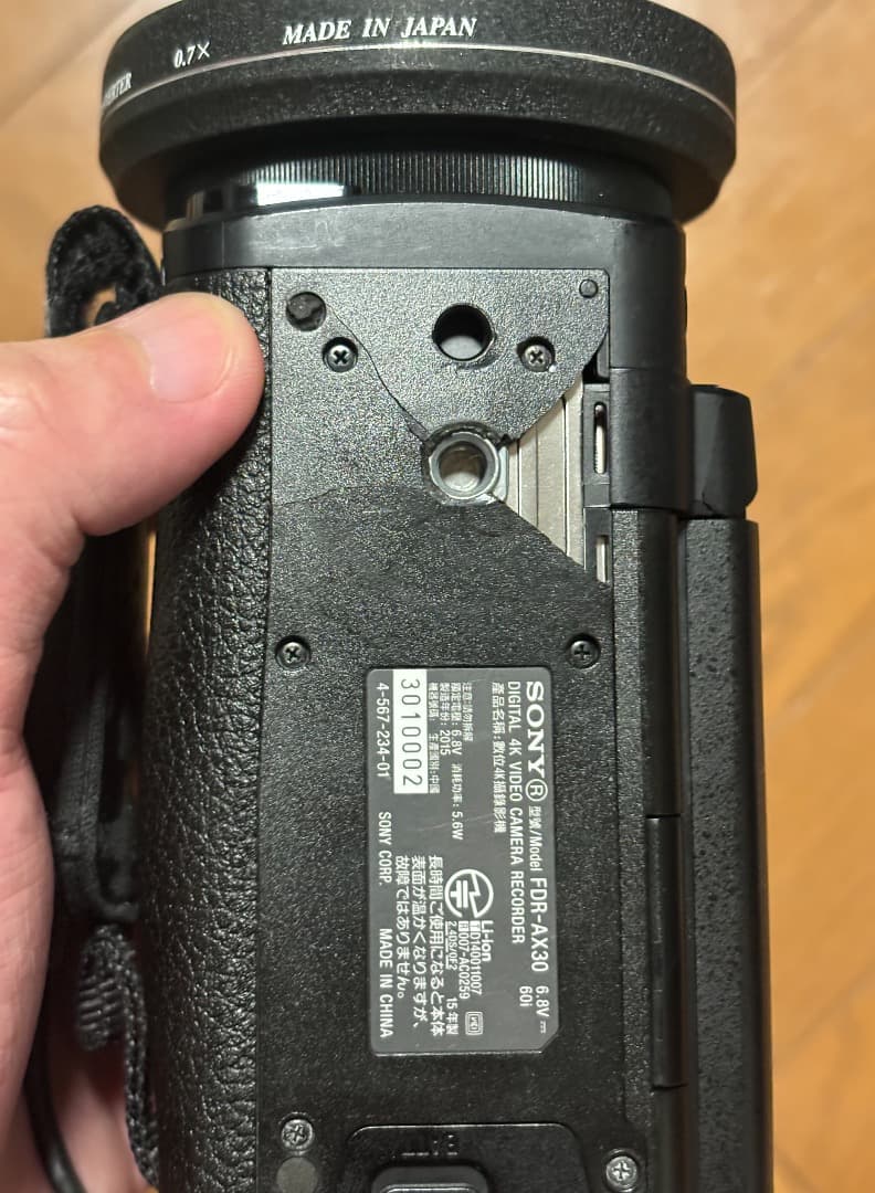 SONY FDR-AX30 4k ハンディカム(上のカバーが外れてます)