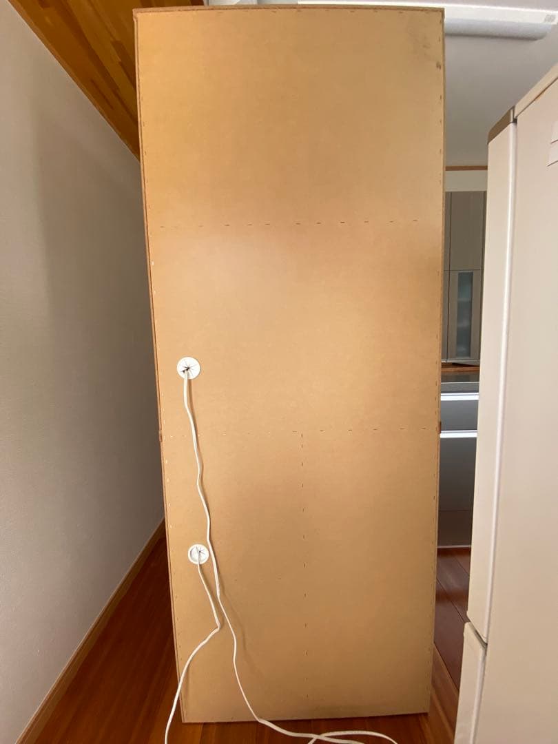 【送料込み】B-company カントリー調食器棚 ガラス扉 コンセント3口