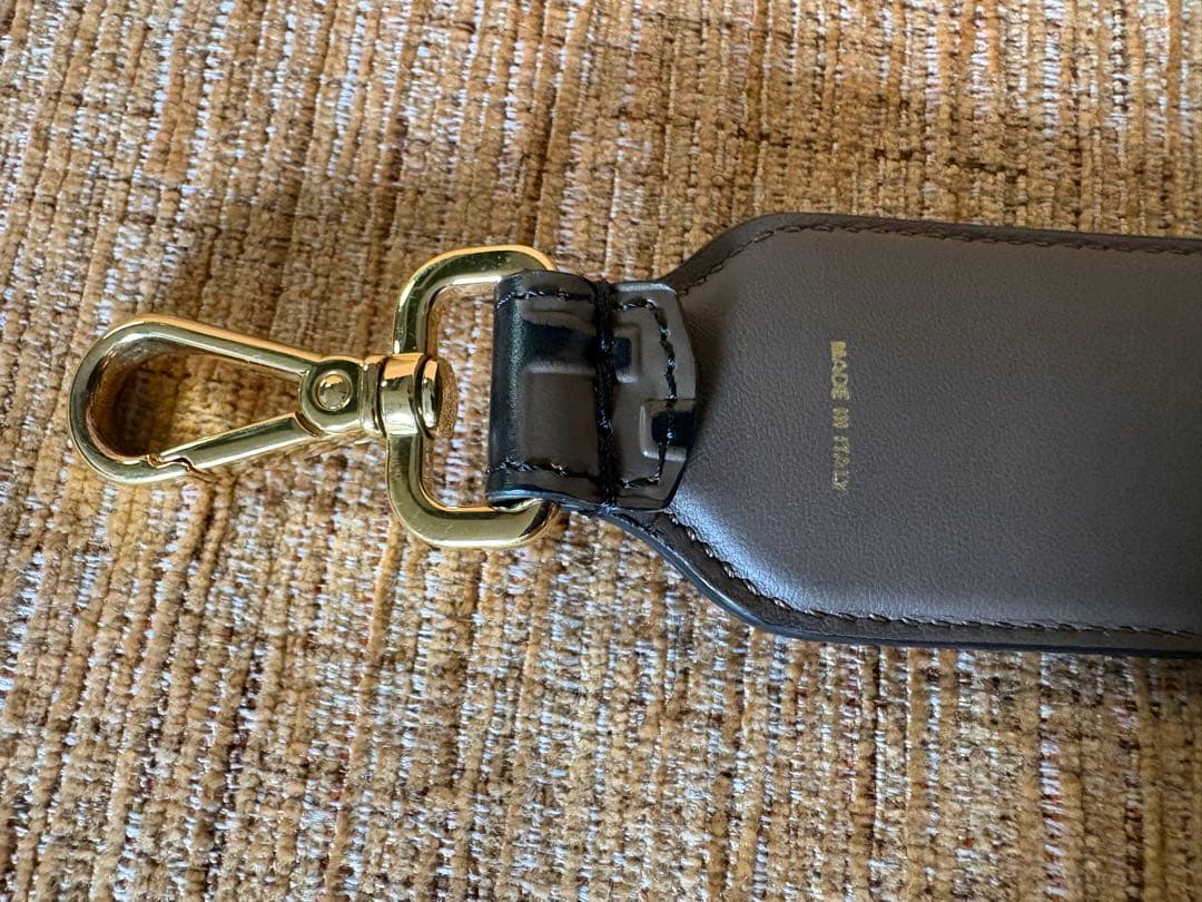 Fendi レザーショルダーストラップ　美品