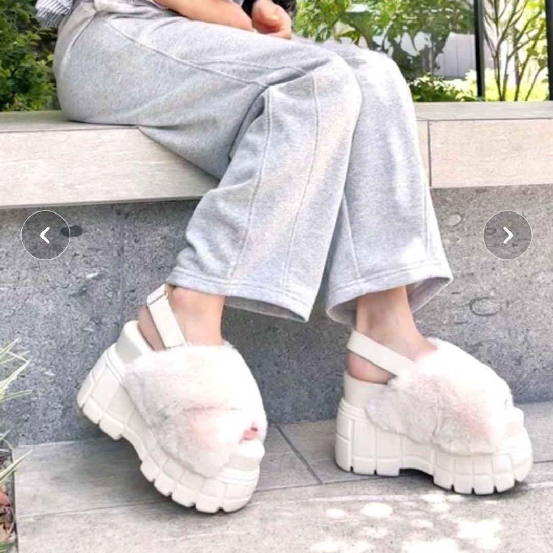 R&E クロスファーバックベルト厚底サンダル　全国完売