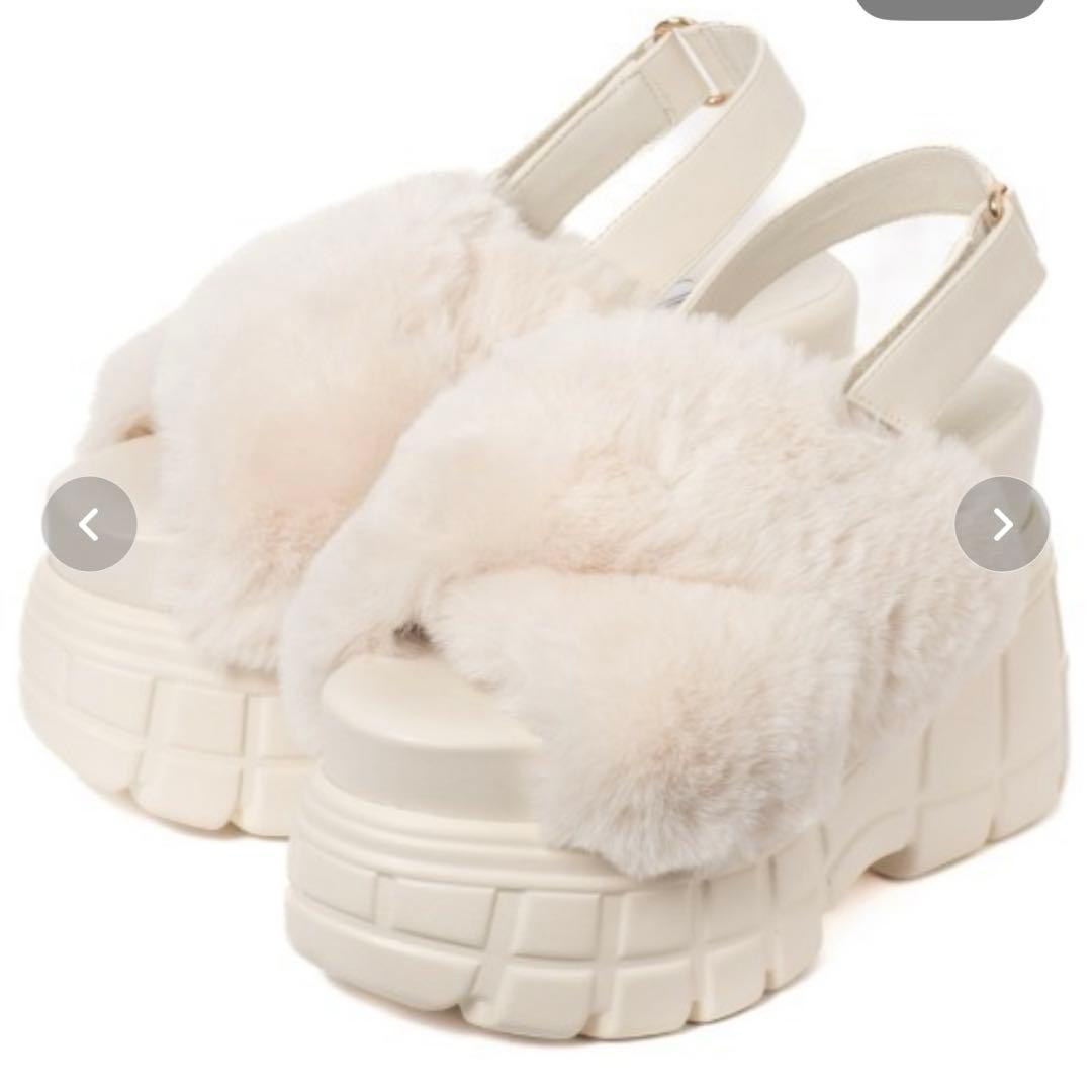 R&E クロスファーバックベルト厚底サンダル　全国完売