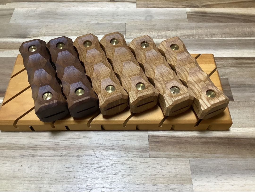 世界の陸亀シェルフコンテナ用名栗加工グリップウォールナットホワイトオーク