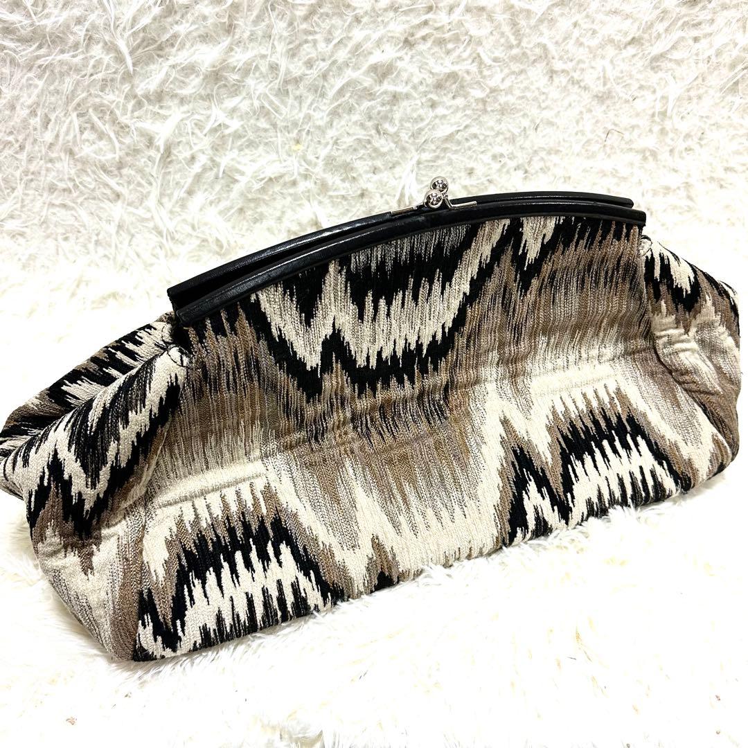 avacation アヴァケーション pillow shadow クラッチバッグ