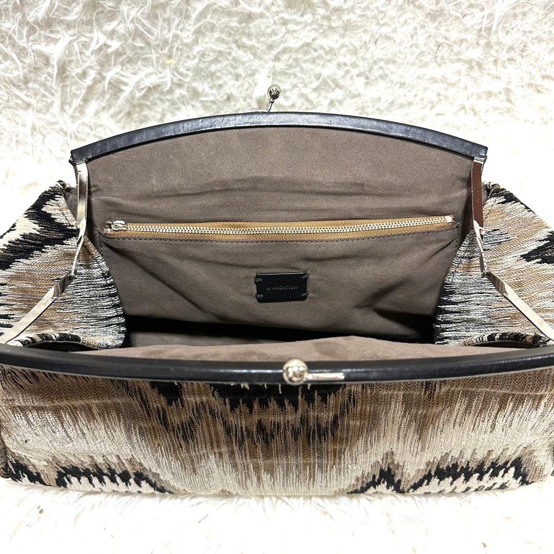 avacation アヴァケーション pillow shadow クラッチバッグ